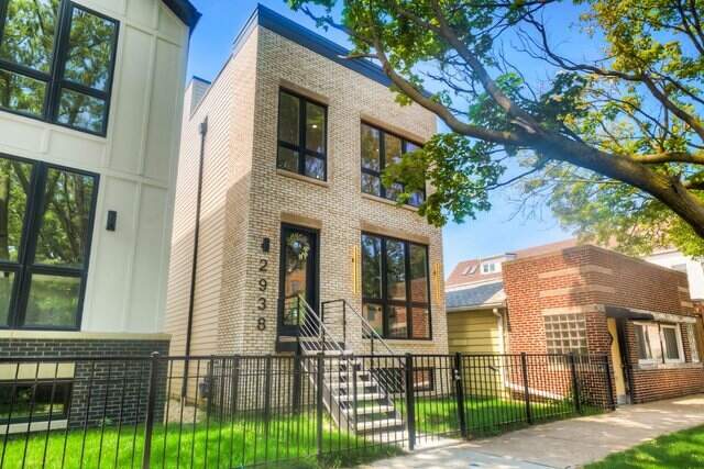 2938 N Leavitt Street property in Chicago