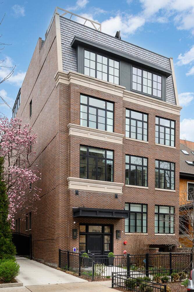 454 W Barry Avenue #3 property in Chicago