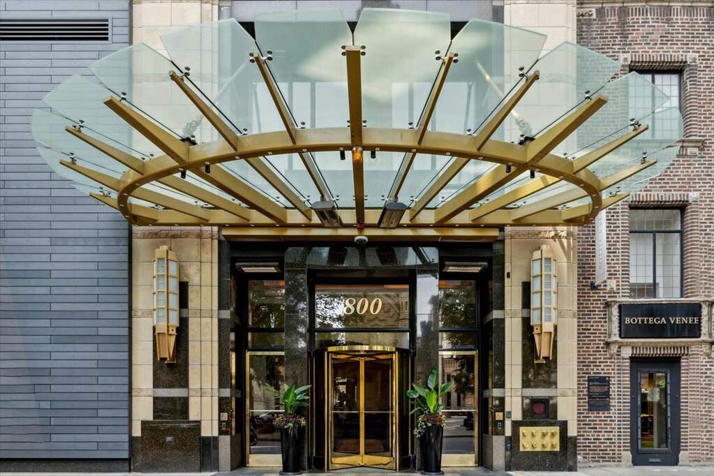 800 N Michigan Avenue #2102 property in Chicago