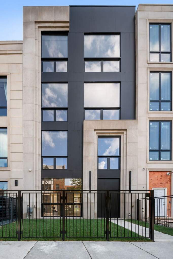 539 W Grant Street property in Chicago