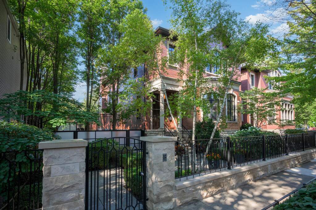 3752 N Janssen Street property in Chicago