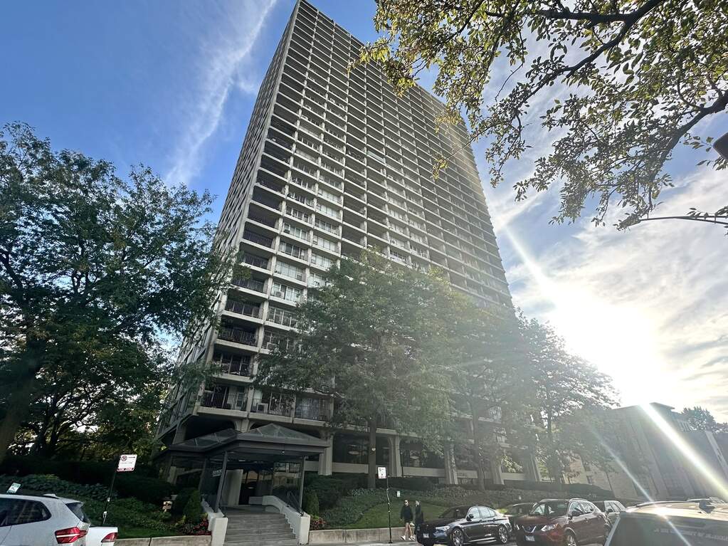 1960 N Lincoln Park West Avenue #401 property in Chicago