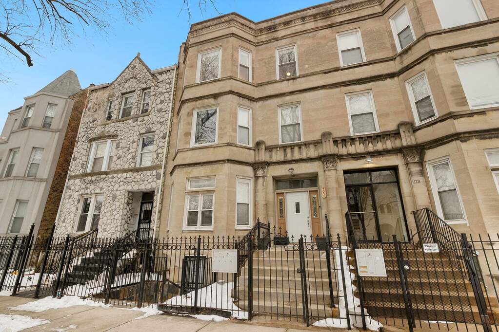 4337 S Prairie Avenue #3 property in Chicago