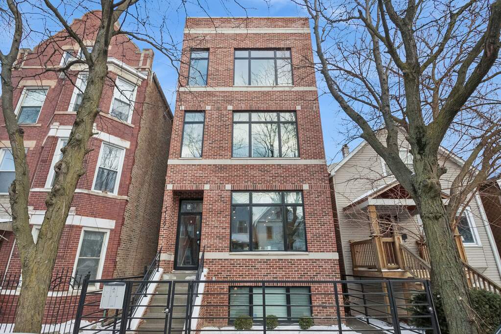 3139 N Central Park Avenue #3 property in Chicago