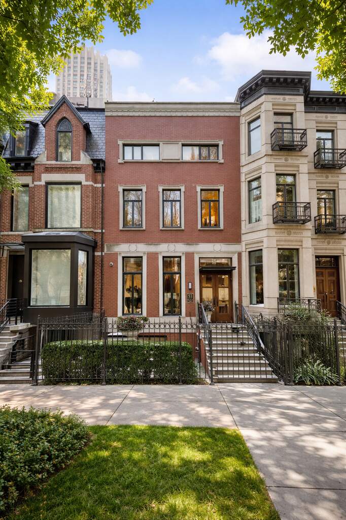 53 E Bellevue Place property in Chicago