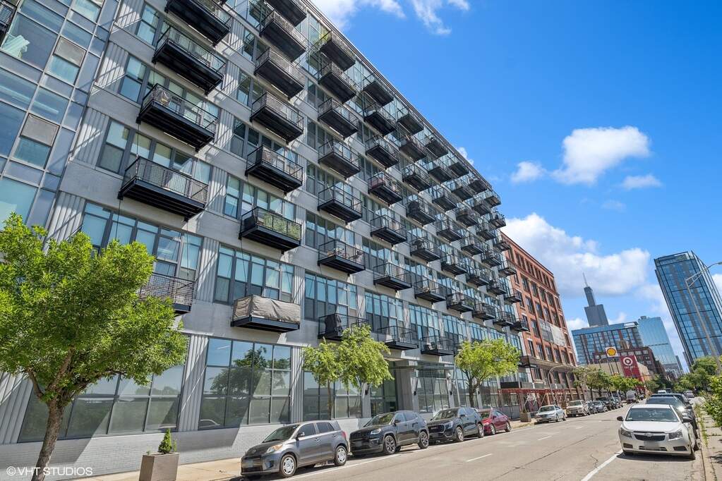 1224 W Van Buren Street #605 property in Chicago