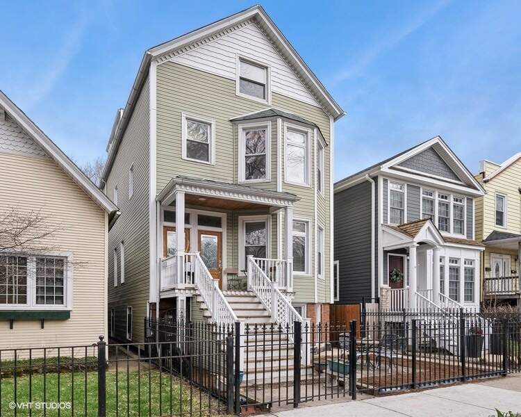 1828 W Henderson Street property in Chicago
