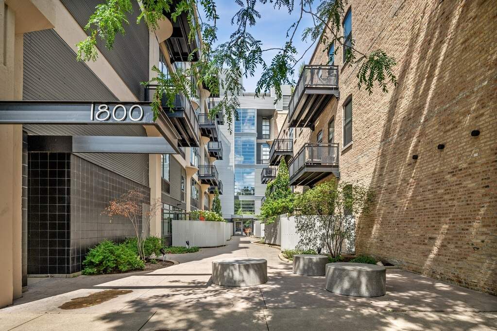 1800 W Grace Street #426 property in Chicago