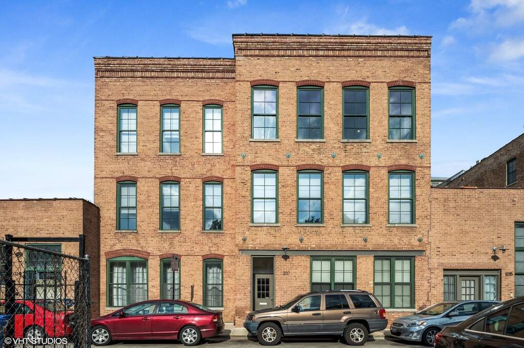 1237 N Honore Street #3S property in Chicago
