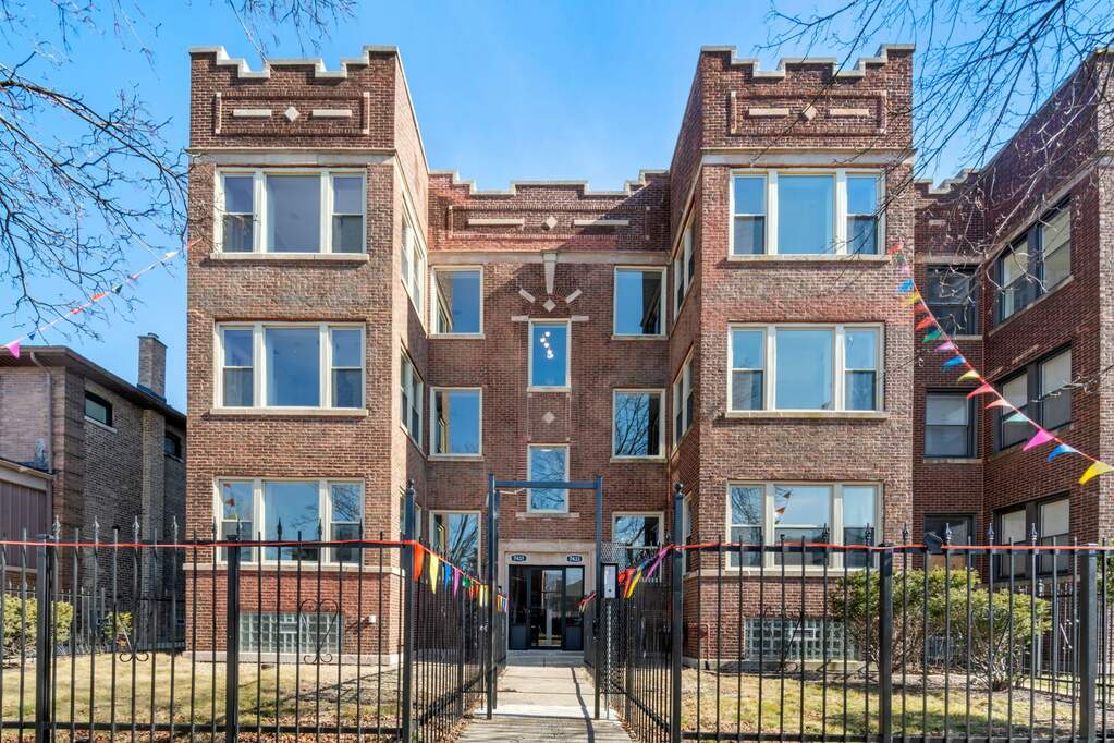 7431 S Paxton Avenue #2A property in Chicago
