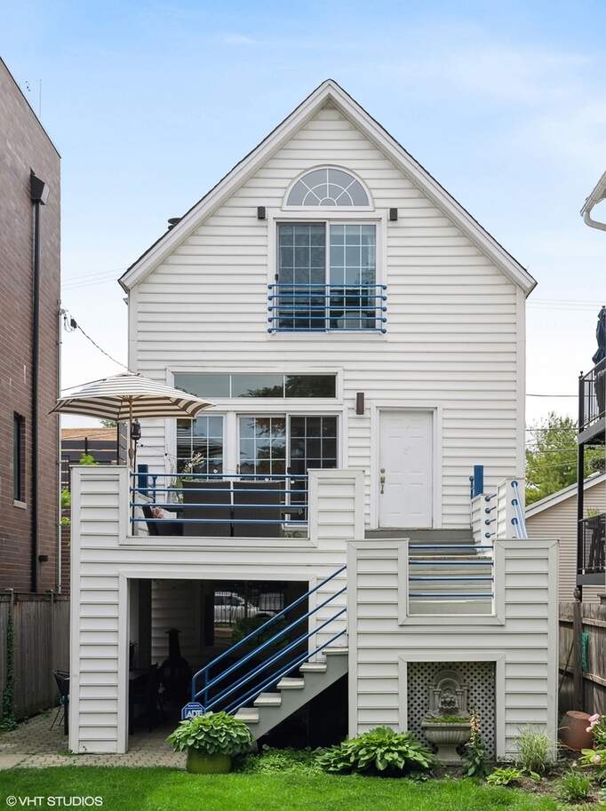 2532 N Marshfield Avenue property in Chicago