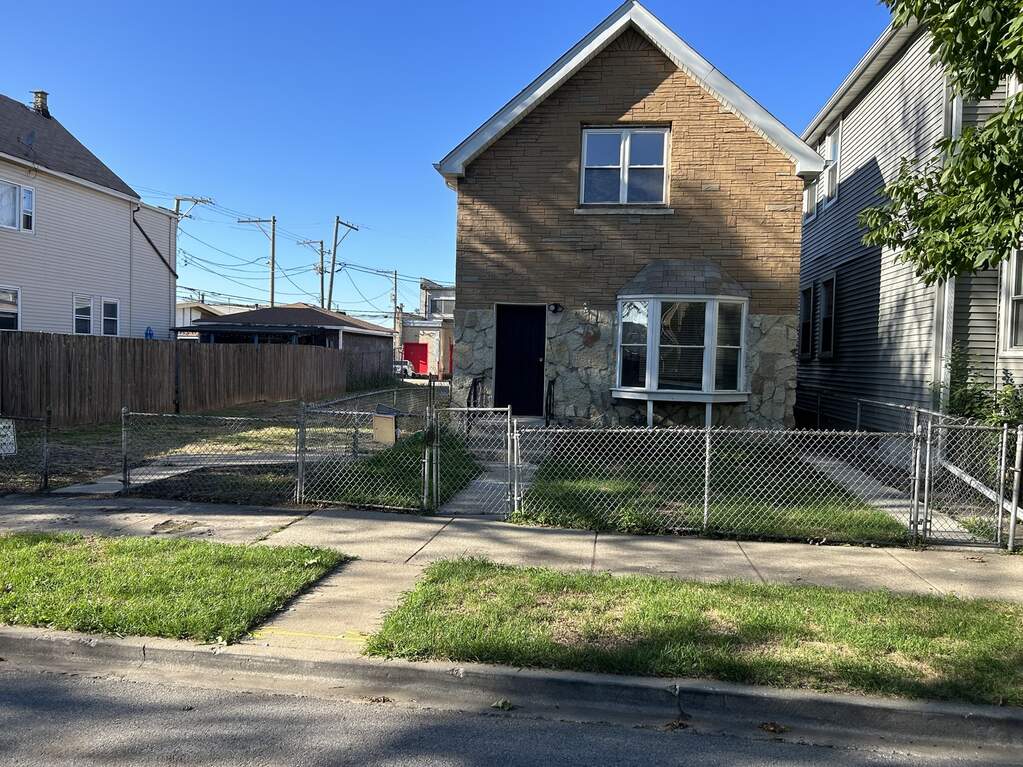 736 W 47th Place property in Chicago