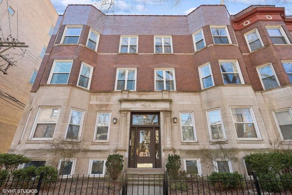 1015 W Dakin Street #2E property in Chicago