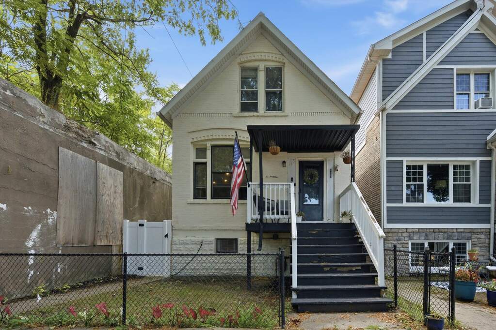 437 W 44th Place property in Chicago
