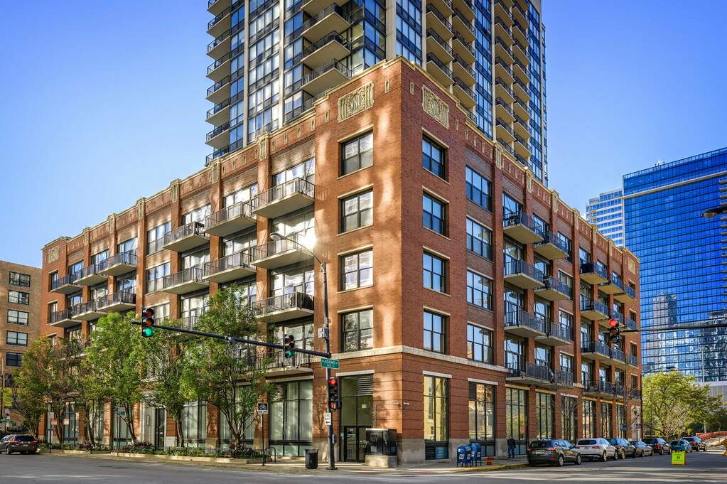 210 S Desplaines Street #1701 property in Chicago