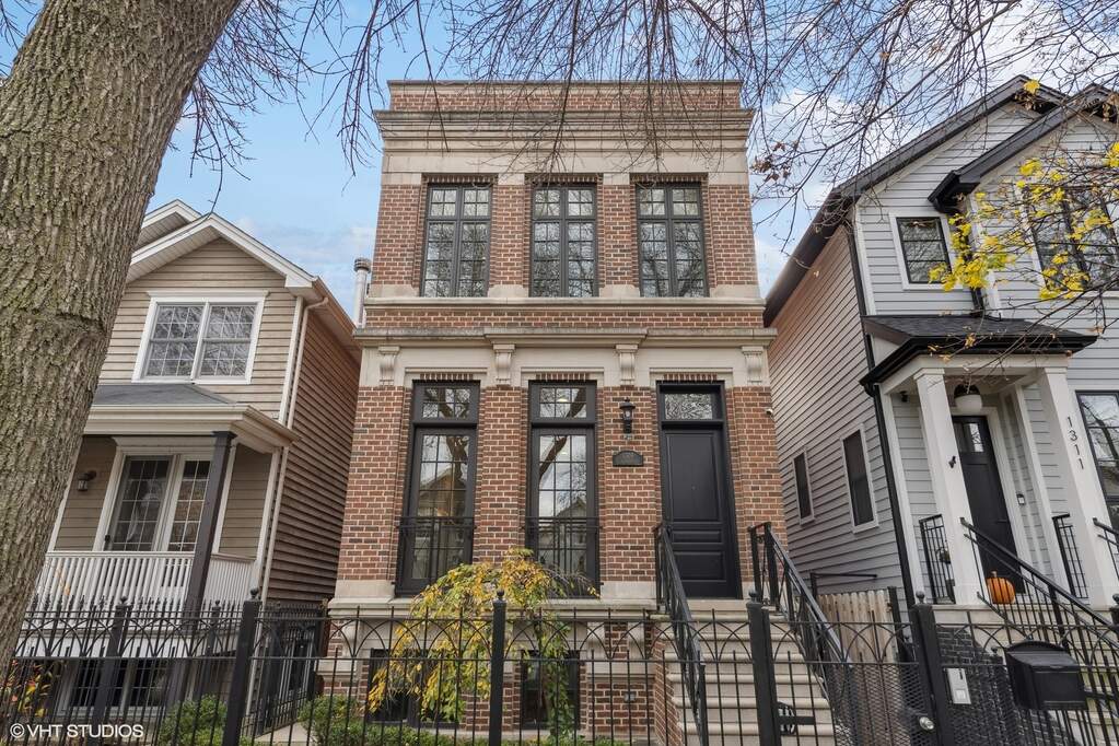 1309 W Nelson Street property in Chicago