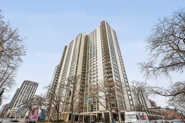 1255 N Sandburg Terrace #1702 property in Chicago