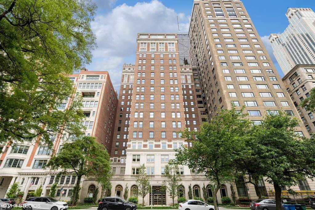 189 E Lake Shore Drive #1W property in Chicago