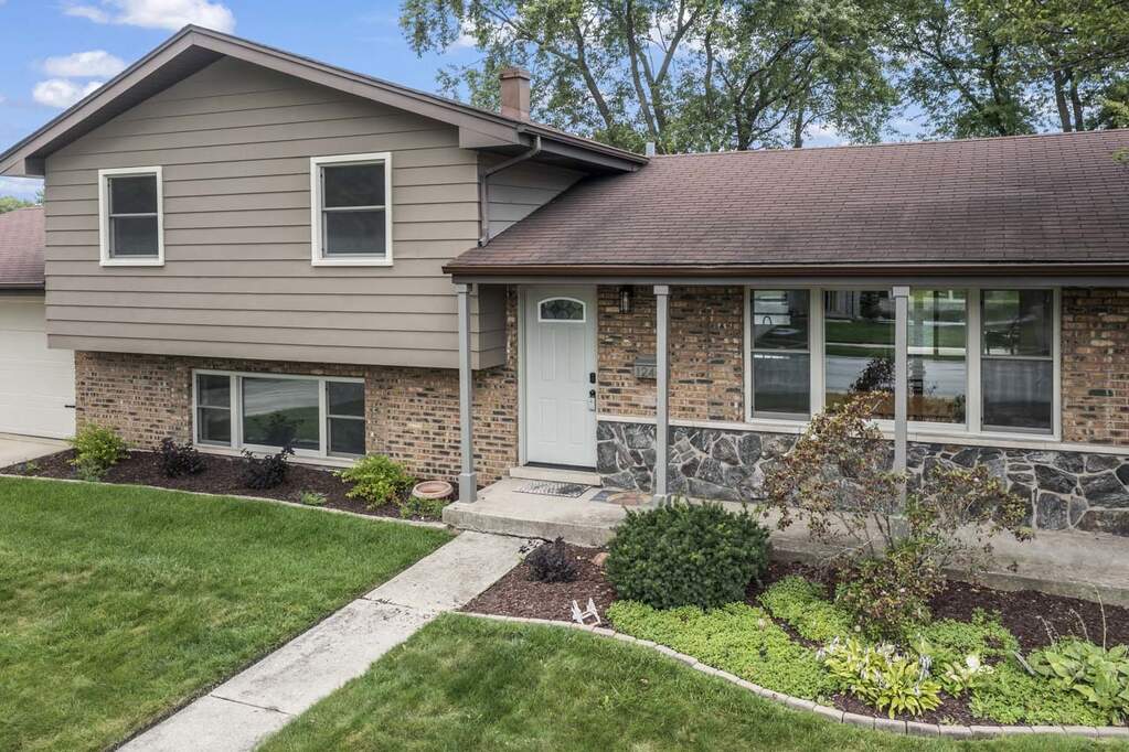 1246 E 168th Street property in South Holland