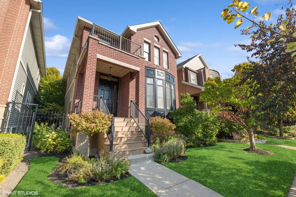 2450 W Waveland Avenue property in Chicago