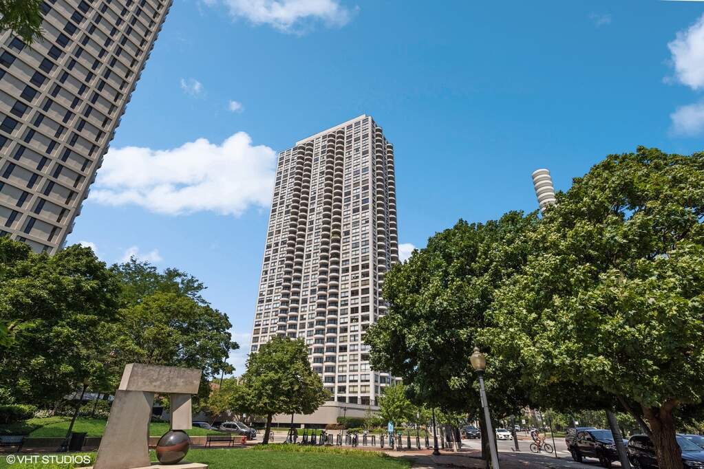 2020 N Lincoln Park West #7K property in Chicago