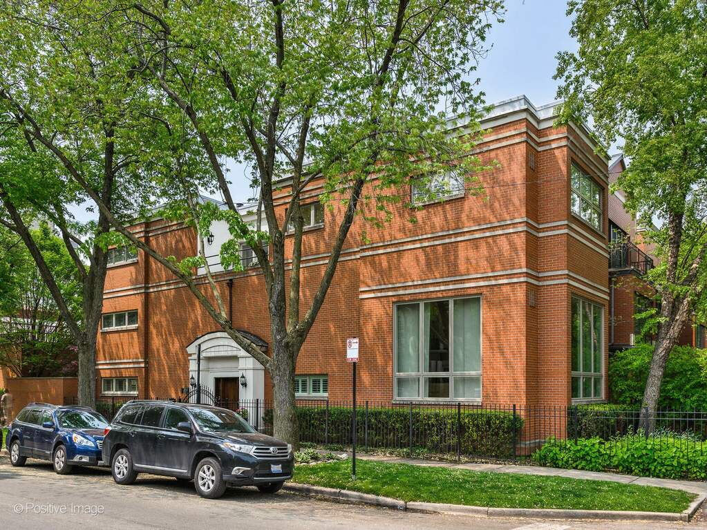 2050 N Magnolia Avenue property in Chicago
