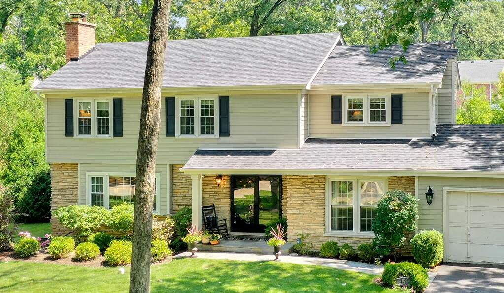 1093 S Green Bay Road property in Lake Forest