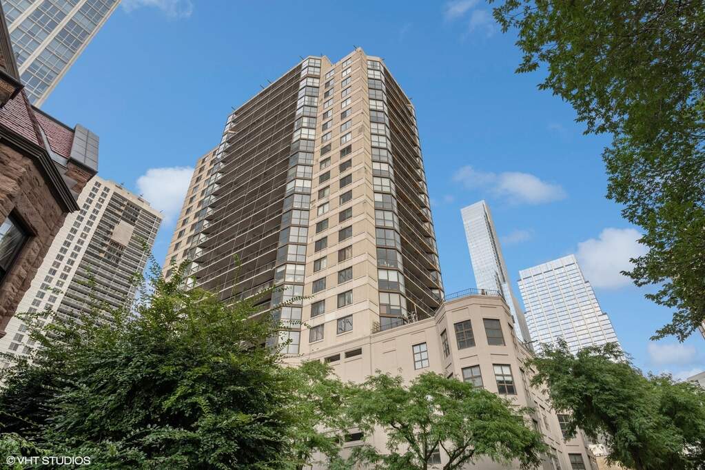 33 W Delaware Place #22A property in Chicago