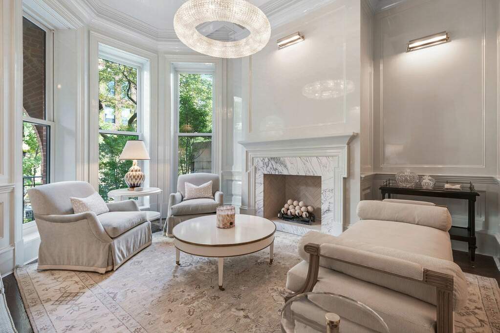 Luxury living space with panoramic Chicago views