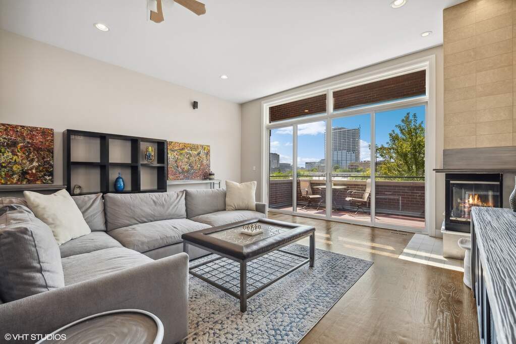 Private full-floor residence detail at Park Tower