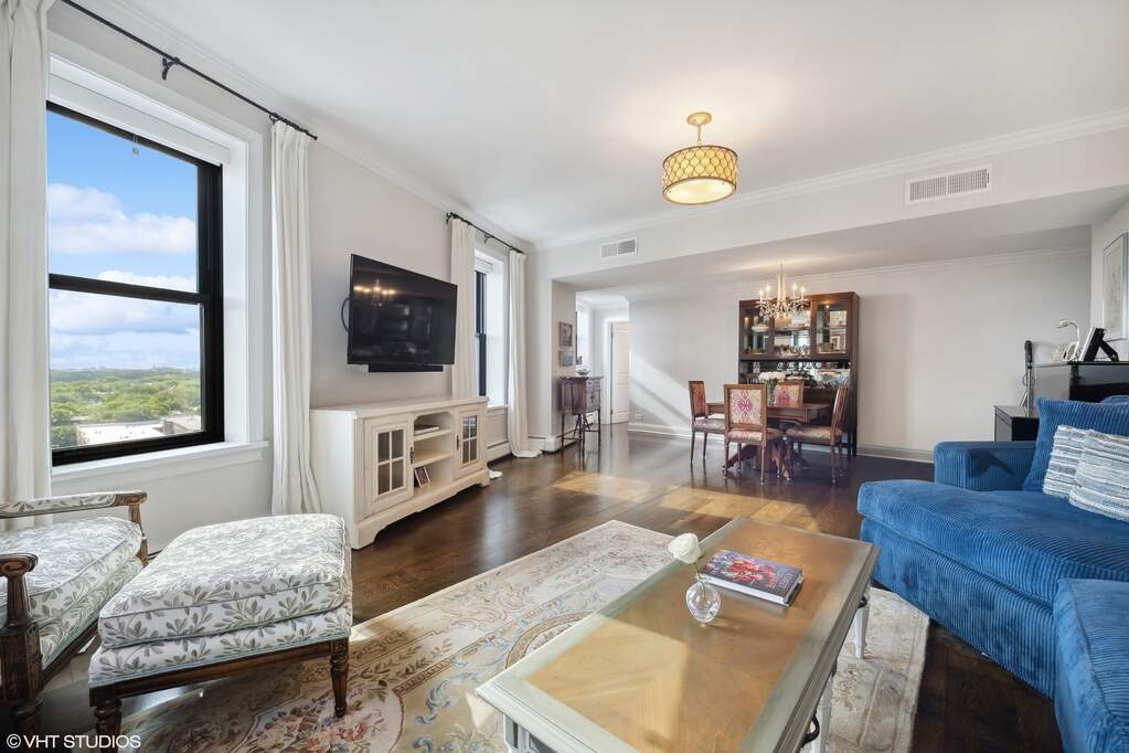 Designer kitchen and refined entertaining spaces
