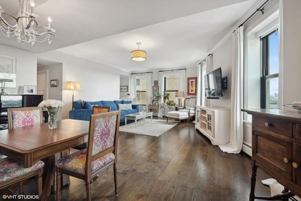 Private full-floor residence detail at Park Tower