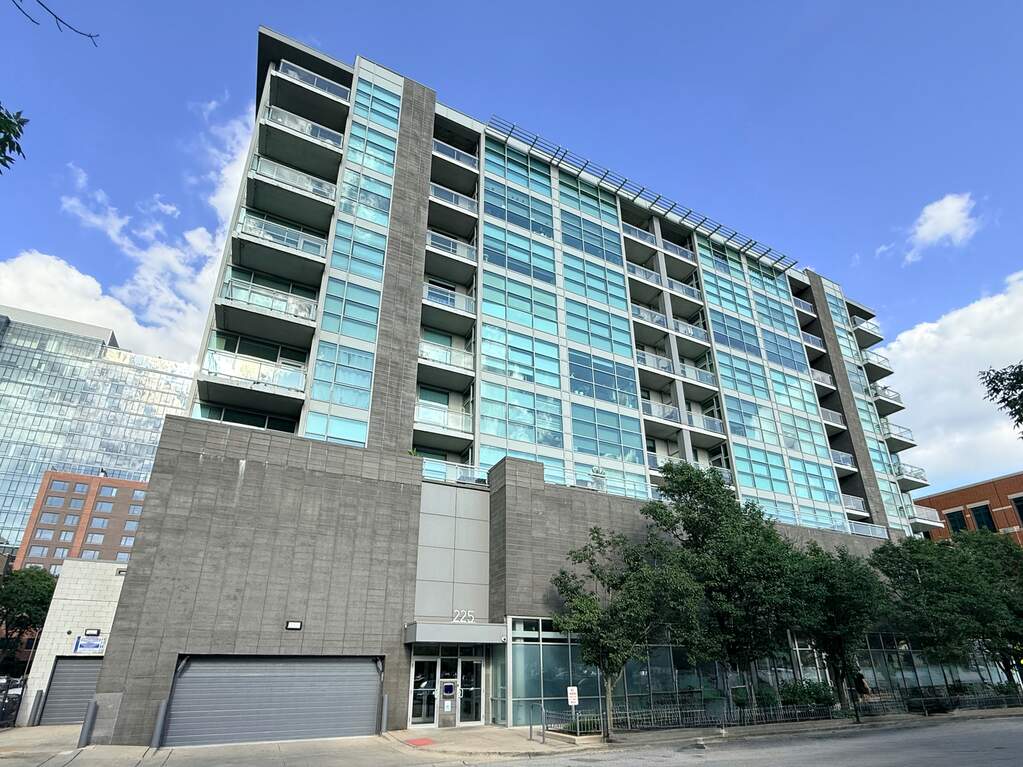 225 S Sangamon Street #310 property in Chicago