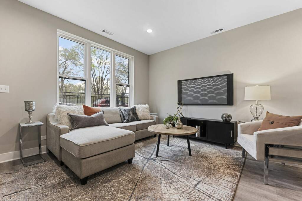 Designer kitchen and refined entertaining spaces
