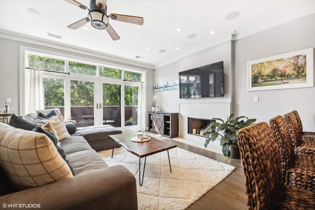 Designer kitchen and refined entertaining spaces