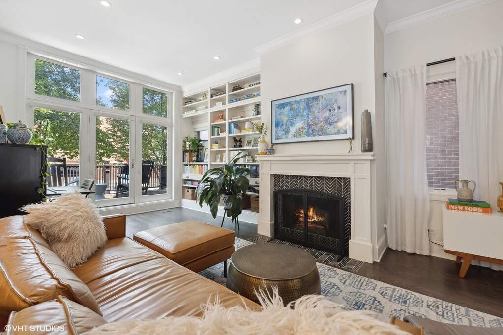 Luxury living space with panoramic Chicago views