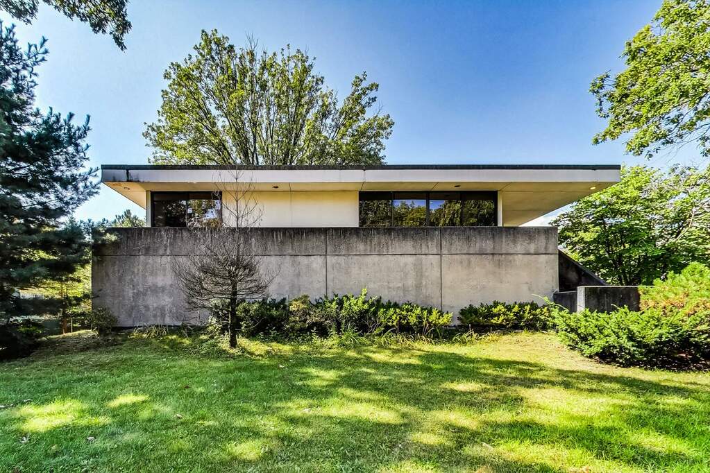 1331 Sheridan Road property in Wilmette
