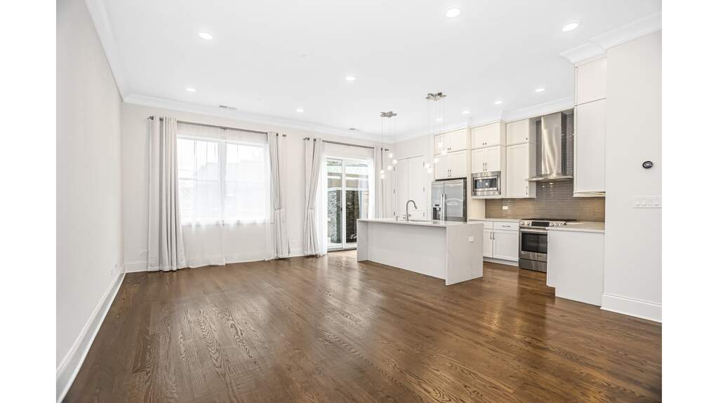 Designer kitchen and refined entertaining spaces