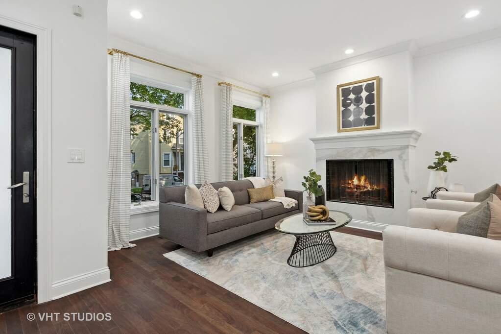 Designer kitchen and refined entertaining spaces