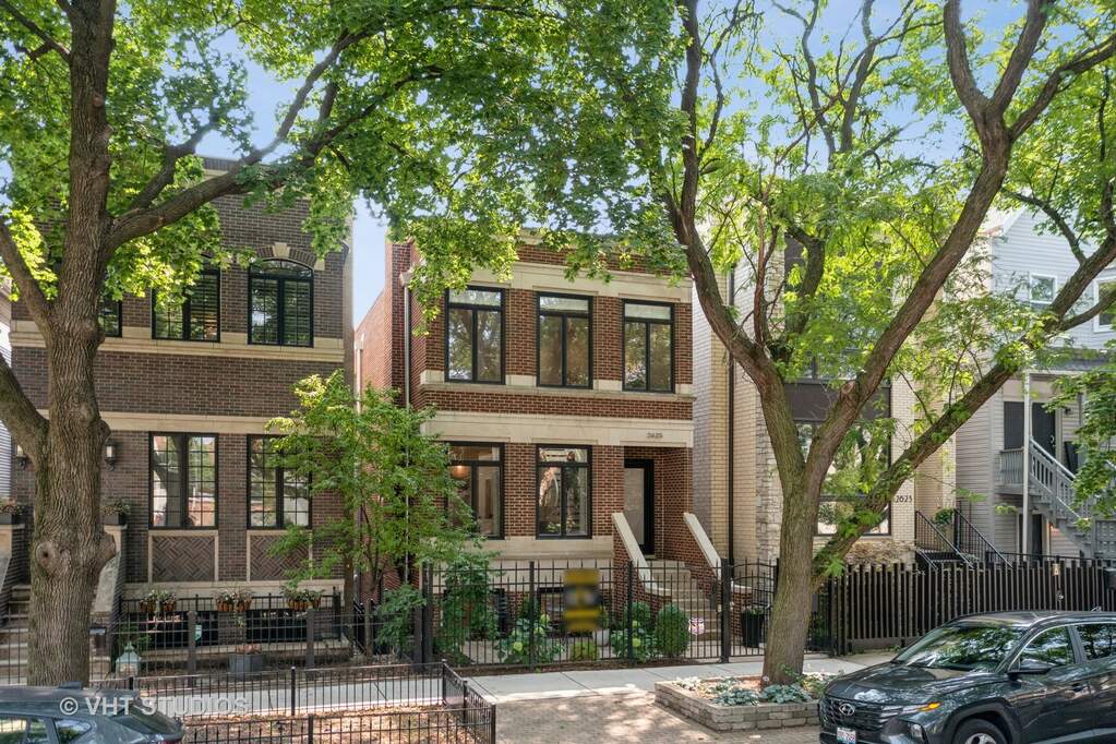 2625 N Marshfield Avenue property in Chicago