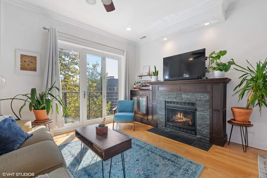 Luxury living space with panoramic Chicago views