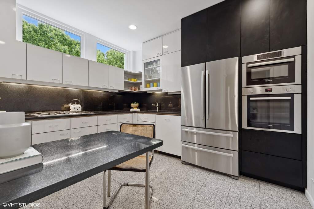 Designer kitchen and refined entertaining spaces