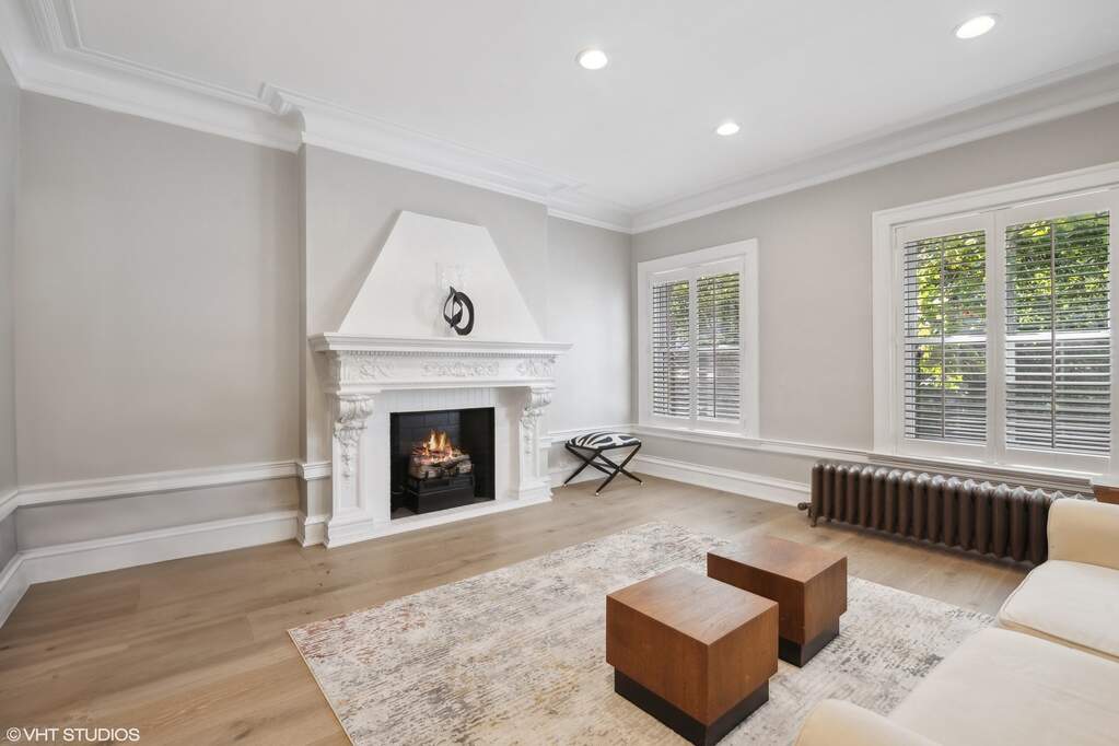 Designer kitchen and refined entertaining spaces