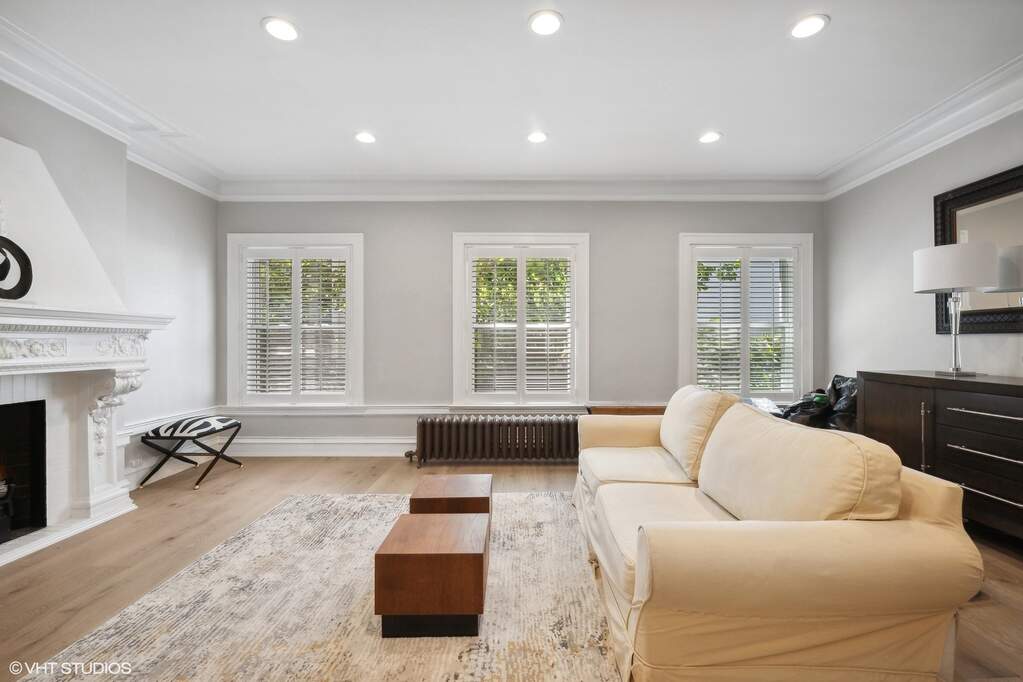 Luxury living space with panoramic Chicago views