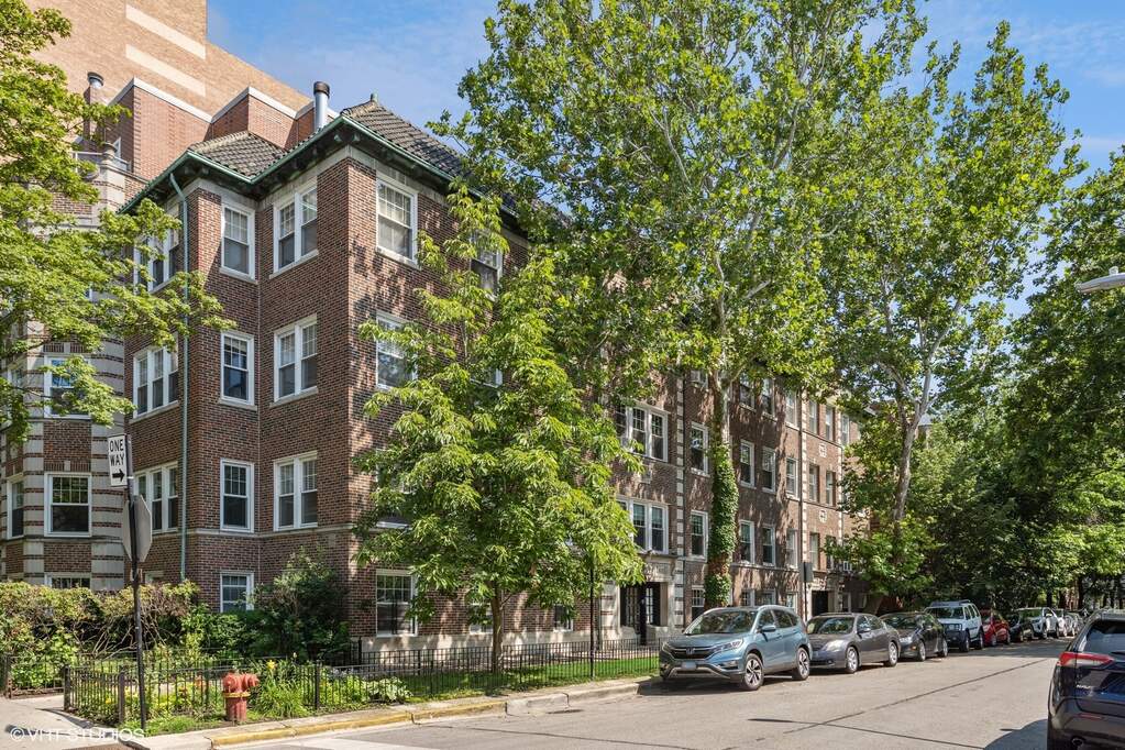 2931 N Pine Grove Avenue #1 property in Chicago