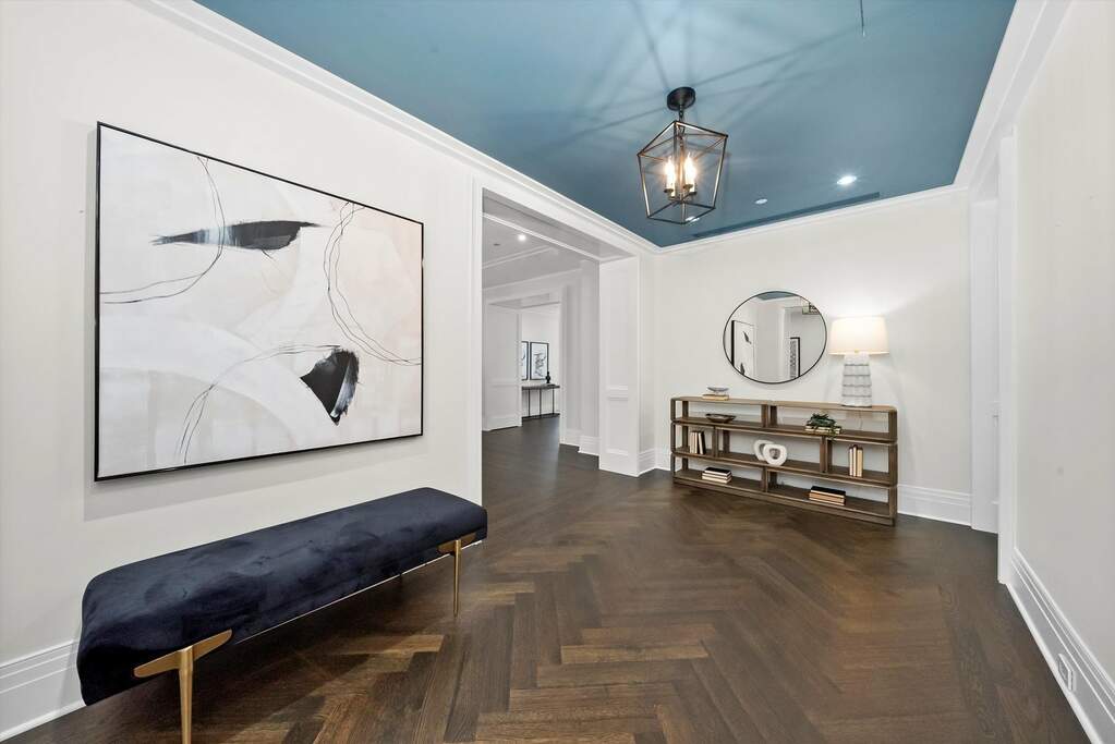 Designer kitchen and refined entertaining spaces