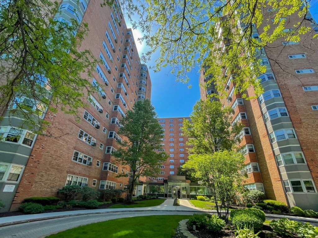 4970 N Marine Drive #1528 property in Chicago