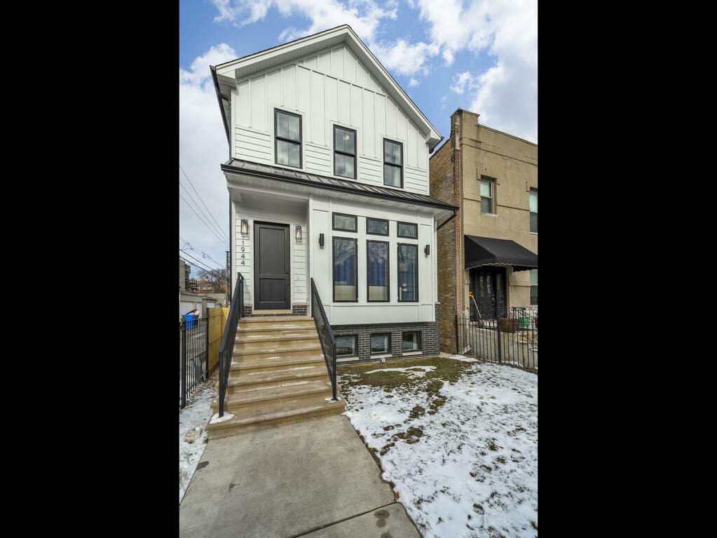 2112 W Fletcher Street property in Chicago