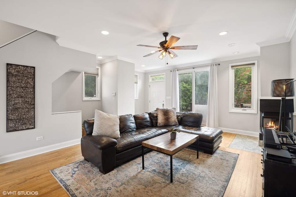 Designer kitchen and refined entertaining spaces