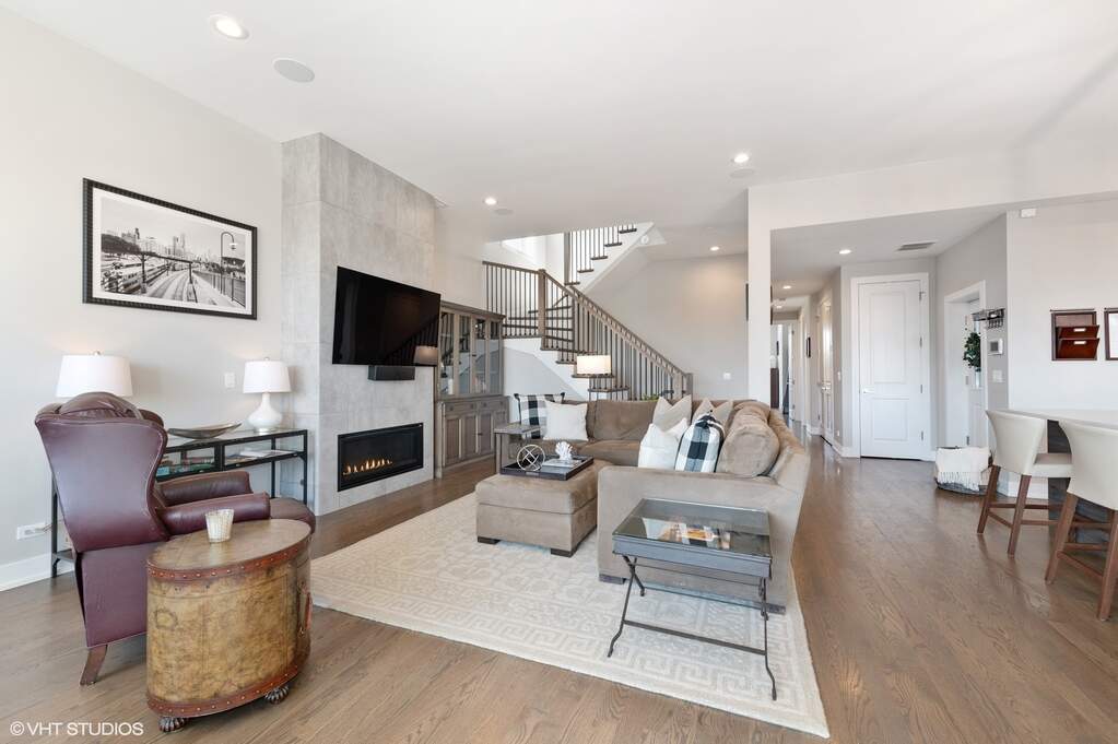 Luxury living space with panoramic Chicago views